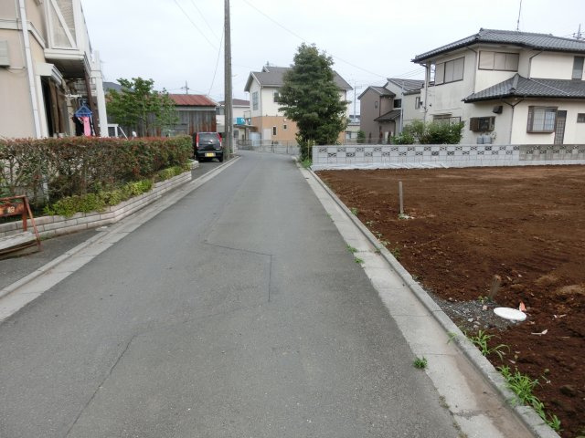 鴻巣市箕田の売地の前面道路含む現地写真