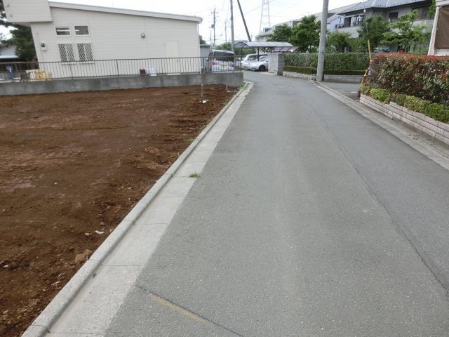 鴻巣市箕田の売地の前面道路含む現地写真
