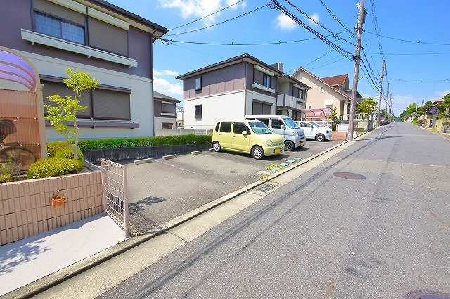 ハイツ光の駐車場|駐車スペースもあります