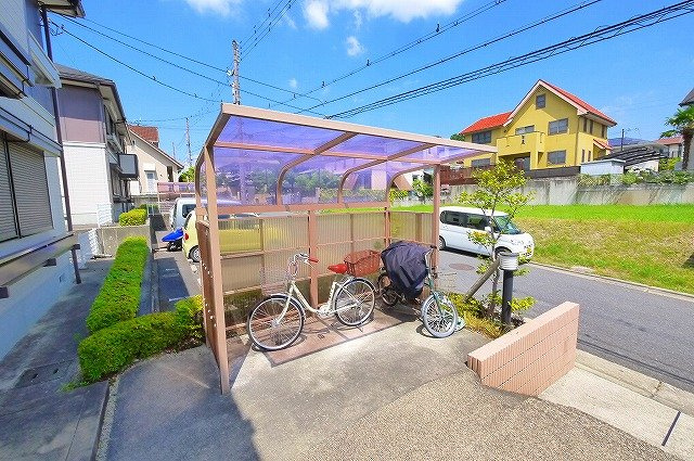 ハイツ光のその他共用部分|屋根付きの駐輪場です