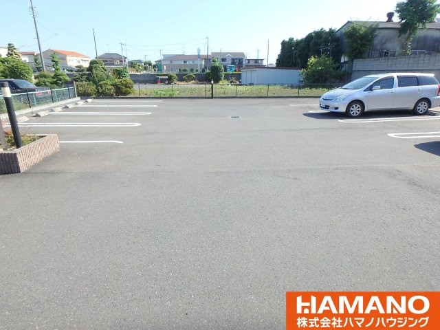プラネットの駐車場|車をお持ちの方に嬉しい駐車場付きの物件です
