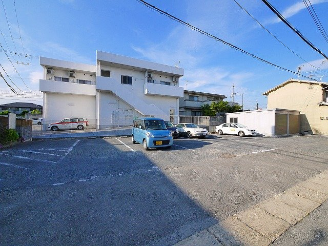 かじアパートの駐車場