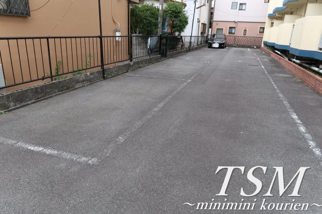 にしまちハイツの駐車場