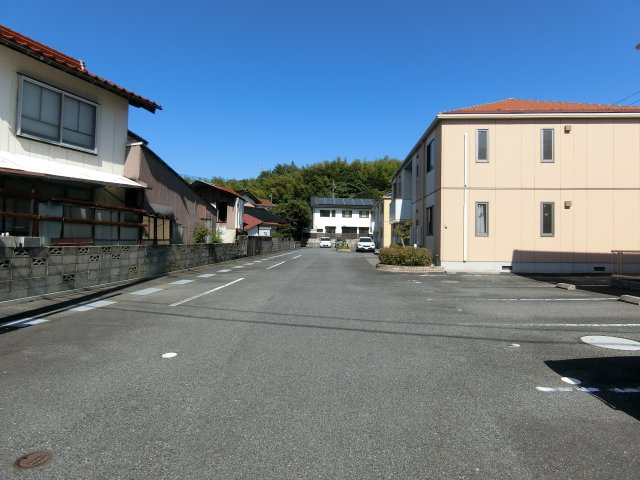 メロディハートＢ棟の駐車場