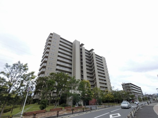 【外観】 | 家族と会話が弾む対面式キッチン採用。南西向き♪