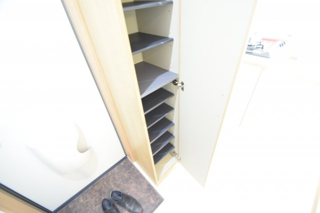 moe-leaの内装|シューズボックスがあります