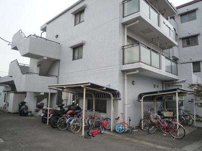 【その他共用部分】 | ポラーノ鷺沼 | 屋根付きの駐輪場で雨が降っても大切な自転車が濡れなくてすみますね♪バイクも無料で停められます！※詳細要確認