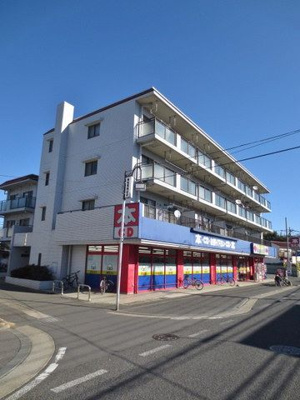 【外観】 | ポラーノ鷺沼 | 田園都市線「鷺沼」駅にアクセス可能な最寄りバス停徒歩1分♪コンビニまで徒歩1分！ドラッグストアも徒歩2分で便利☆鉄筋コンクリート造の4階建てマンションです♪
