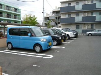 【駐車場】 | いつでも目の届く敷地内に駐車場を完備しています♪荷物がかさばりがちなお買物にも、車があると便利ですよね☆