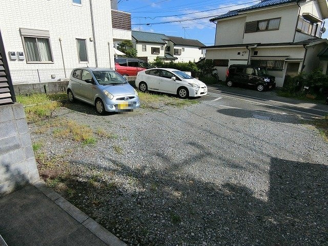 メインシティガーデン　ソル・ティエラの駐車場