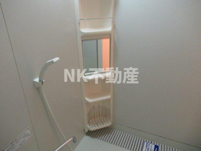 【浴室】 | メゾンニュー池島（東花園賃貸） | お風呂に鏡があります