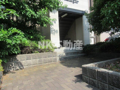 【エントランス】 | メゾンニュー池島（東花園賃貸） | 落ち着いたエントランスです