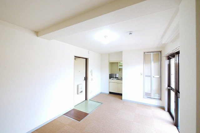 ハイネス桜井の居間・リビング|使いやすい居間です