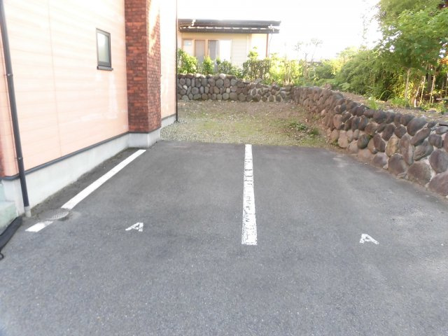 シャロームの駐車場