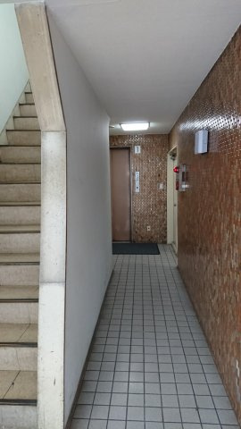 東陽ビルのエントランス