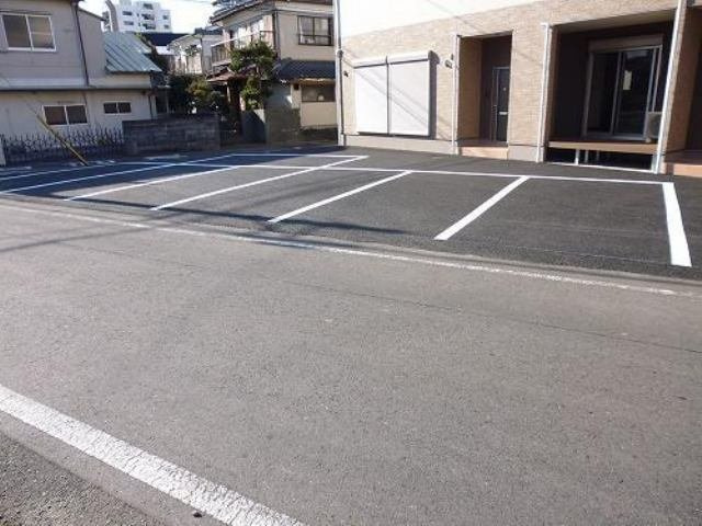 メゾンドグレイスの駐車場