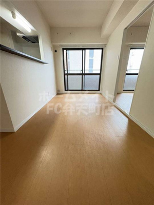 【居間・リビング】 | 日本水研弁天町ビル | おしゃれな居間です