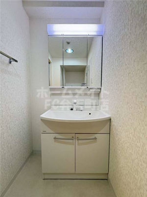 【洗面所】 | 日本水研弁天町ビル | 使いやすい洗面所です