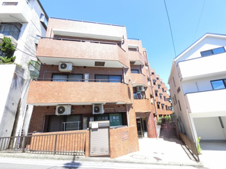【外観】 | 平成1年10月築。京浜急行線「南太田」駅徒歩6分。ブルーライン「吉野町」駅徒歩9分の好立地。