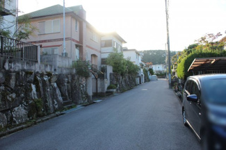 【前面道路含む現地写真】