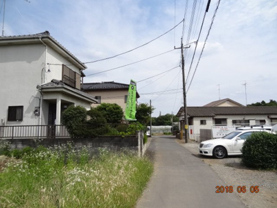 【前面道路含む現地写真】 | 伊奈町小室　中古住宅980万円