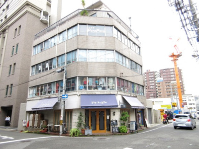 【外観】 | 乙仲通りに面する１階路面店