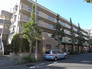 【外観】 | 五月台駅徒歩1分の鉄筋コンクリート造4階建てマンション！1階にスーパーがあるのでお買い物に便利♪小学校が近くてお子様のいるファミリーさんには嬉しい立地です☆