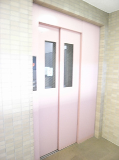 【その他共用部分】 | 4階までエレベーターでラクラク上がれます♪疲れた時や荷物の多いときにもエレベーターは嬉しい★