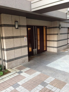 【エントランス】 | 京浜東北線「新子安」駅徒歩9分の好立地！京浜急行線「京急新子安」駅徒歩8分の2路線2駅利用可能！
