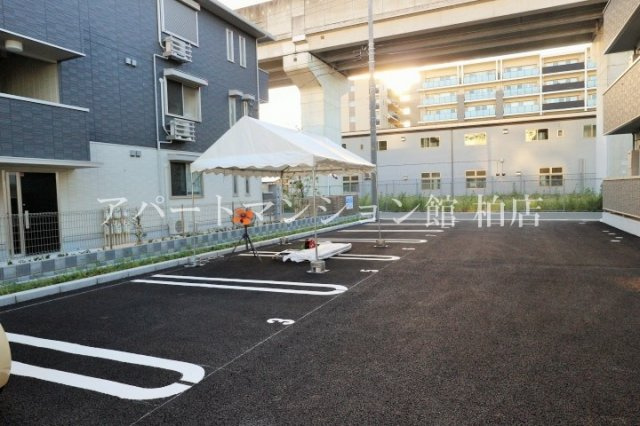 リノアイーナの駐車場
