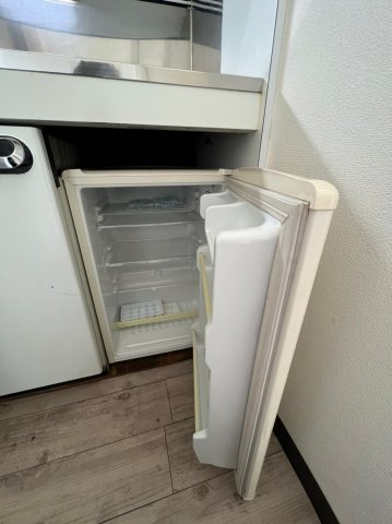 ニューステイトメナーのキッチン|ミニ冷蔵庫