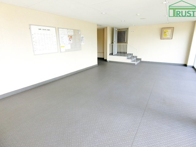 朝霧マンションＡ棟　内見随時受付中のエントランス