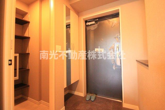 プレミアム菱屋西の玄関