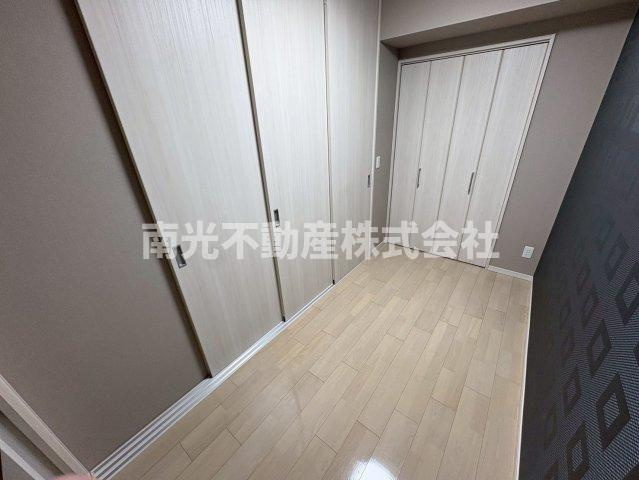 プレミアム菱屋西の洋室