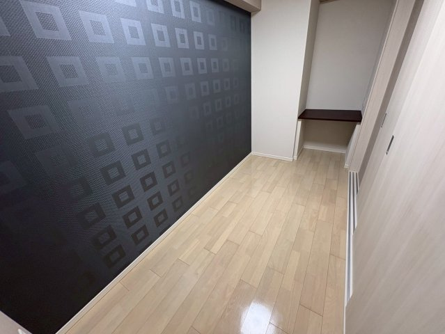 プレミアム菱屋西の洋室