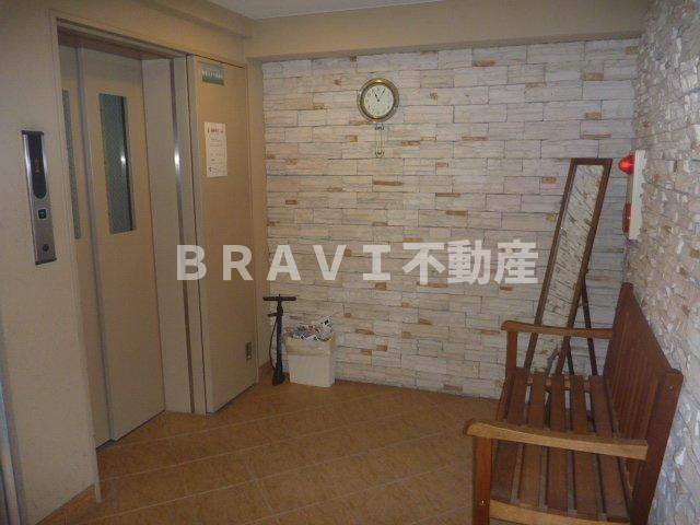 モダナーク　BRAVI不動産のロビー|【モダナーク】毎日通るロビーはこのようになっています