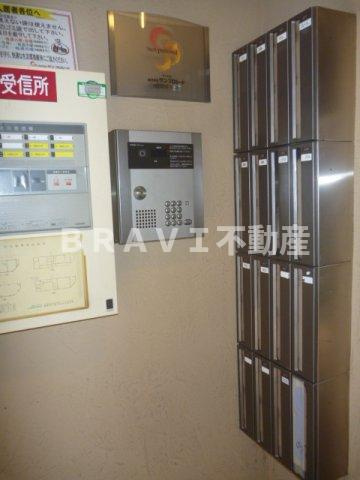 モダナーク　BRAVI不動産のロビー|【モダナーク】建物の内部です