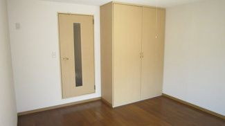 【洋室】 | URBAN | 落ち着いた色調の洋室です