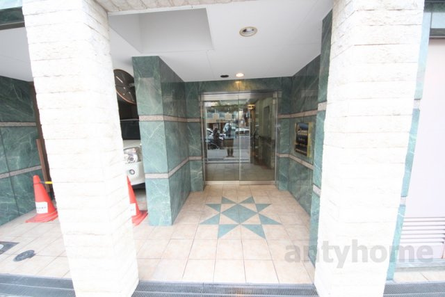 プレサンス同心アーバンステージ　仲介手数料無料のエントランス