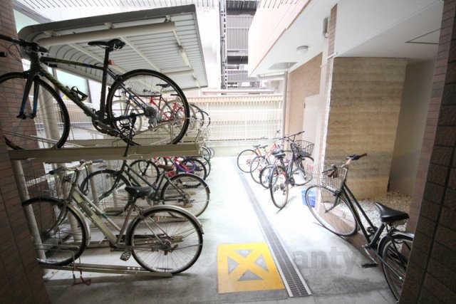 プレサンス同心アーバンステージ　仲介手数料無料の駐車場