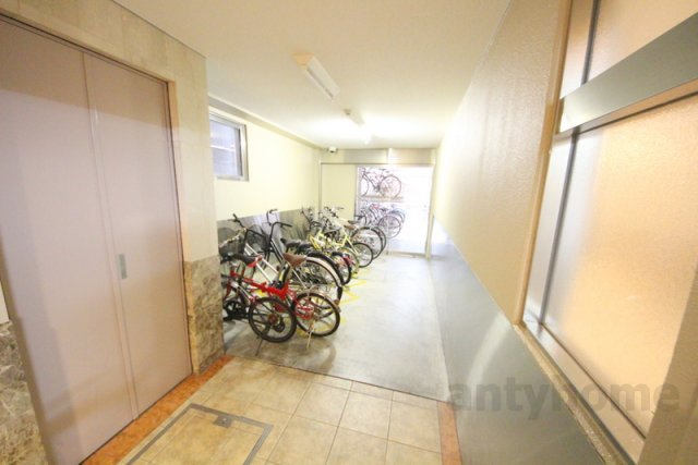 プレサンス同心アーバンステージ　仲介手数料無料の駐車場