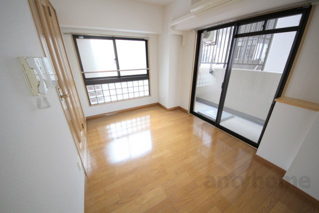 プレサンス同心アーバンステージ　仲介手数料無料の洋室