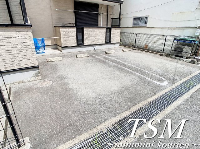 エクレール南中振の駐車場