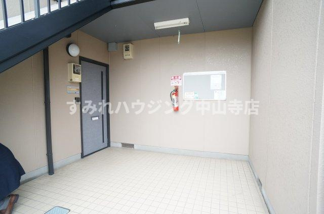 田中ハイツB棟の玄関