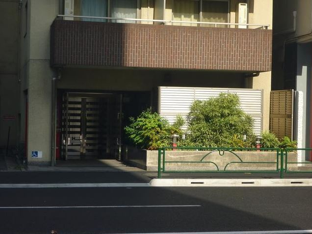 プレール・ドゥーク新宿御苑のエントランス|プレール・ドゥーク新宿御苑