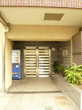 プレール・ドゥーク新宿御苑のエントランス|プレール・ドゥーク新宿御苑