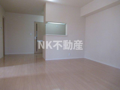 【居間・リビング】 | エスポワール花園（河内花園賃貸） | ゆったりとしたリビングです