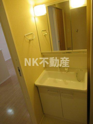 【洗面所】 | エスポワール花園（河内花園賃貸） | 独立洗面台、朝の身支度には欠かせません