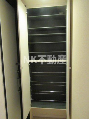 【玄関】 | エスポワール花園（河内花園賃貸） | シューズボックスです