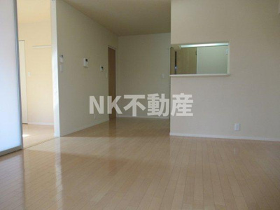 【居間・リビング】 | エスポワール花園（河内花園賃貸） | ゆったりとした居間です